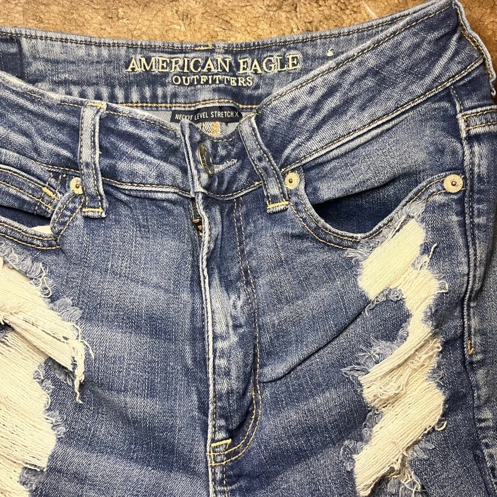 American Eagle Distressed Blue Denim Shorts - Picture 3 of 5